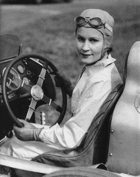 C:\Users\Valerio\Desktop\Genevra Delphine Mudge is widely considered to be the first ever female racing driver having started her career all the way back in 1899..jpg