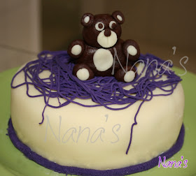Nana's - Bolos, cupcakes e afins: Bolo lilás com flores - aniversário 18  anos