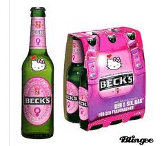 Cerveza Becks con el dibujo de Hello Kitty en cada botella