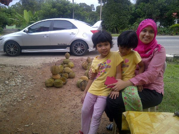 Singgah Makan Durian Musang King Di Muar Singgah Makan Durian Musang King Di Muar