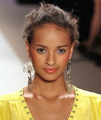 Bright eye shadow colours are bright eyeshadow makeup. Bright eye shadow colours are
