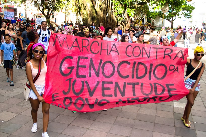 Saída da Marcha contra o Genocídio da Juventude e do Povo Negro da Praça Saldanha Marinho, em Santa Maria. Foto: Tiago Miotto