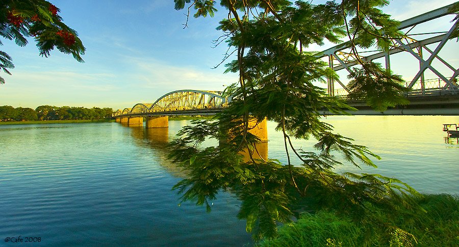 Bài thơ: Huế Không Em Bài thơ: Huế Không Em