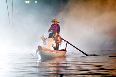 Bộ ảnh con thuyền, bến đò trên sông thật đẹp ảnh cô gái đưa đò