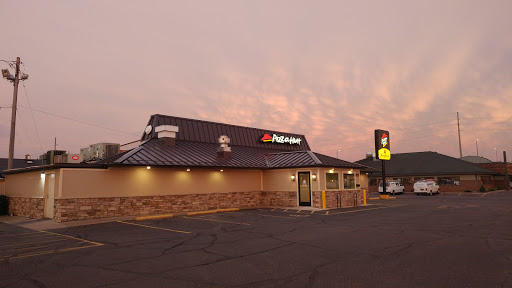 Pizza Restaurant «Pizza Hut», reviews and photos, 2602 E Clairemont Ave, Eau Claire, WI 54701, USA