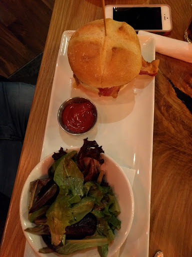 Hamburger Restaurant «b One Loudoun», reviews and photos, 20416 Exchange St, Ashburn, VA 20147, USA