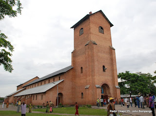Eglise catholique saint Pierre dans la commune de Kinshasa. Radio Okapi/ Ph. John Bompengo