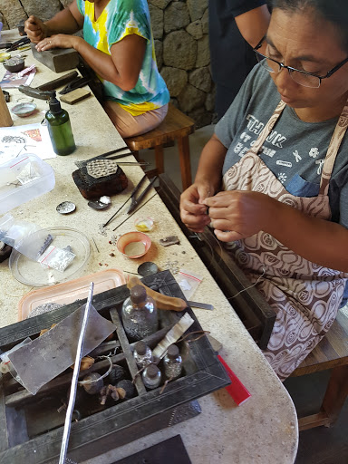 Prapen Jewelry & Artifacts