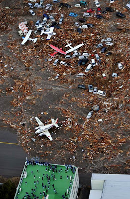 [Internacional] Diversas Fotos do Aeroporto Inundado no Japão (Sendai)  Aerop+Sendai_Japao_Tsunami_mar2011+%252821%2529