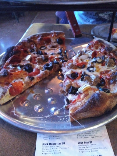 Pizza Restaurant «Wicked Pie Pizza», reviews and photos, 112 S Meridian, Puyallup, WA 98371, USA