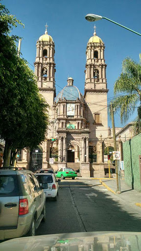 SANTUARIO DE GUADALUPE, Hermenegildo Galeana 102, Obrera, 37340 León, Gto., México, Lugar de culto | GTO