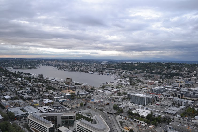 Вид на Сиэтл с высоты Спейс-Нидл, Вашингтон (Space Needle, Seattle, WA)