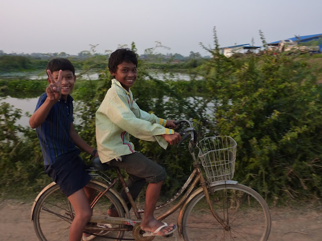 Blog de voyage-en-famille : Voyages en famille, Phnom Penh - Kampong Chhnang