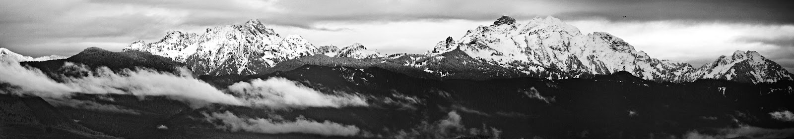 2011_12_16-local-mountains-pano-bw-high-contrast.jpg