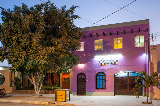 Casa Juarez B&B, Calle Lice Benito Juárez 443 e/Prieto y Ramirez, B.C.S.,, Zona Central, 23000 La Paz, B.C.S., México, Alojamiento en interiores | BCS
