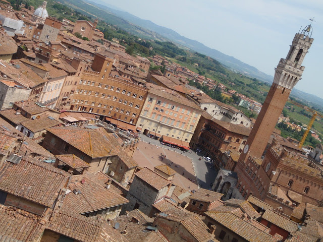 Sienna is like a postcard that vomited up a city
