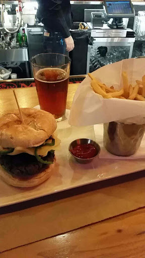 Hamburger Restaurant «b One Loudoun», reviews and photos, 20416 Exchange St, Ashburn, VA 20147, USA