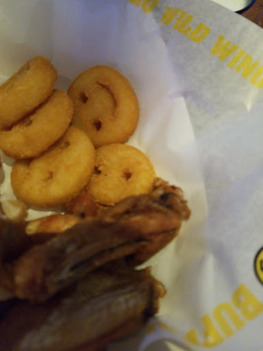 Chicken Wings Restaurant «Buffalo Wild Wings», reviews and photos, 5648 Harvey St, Muskegon, MI 49444, USA