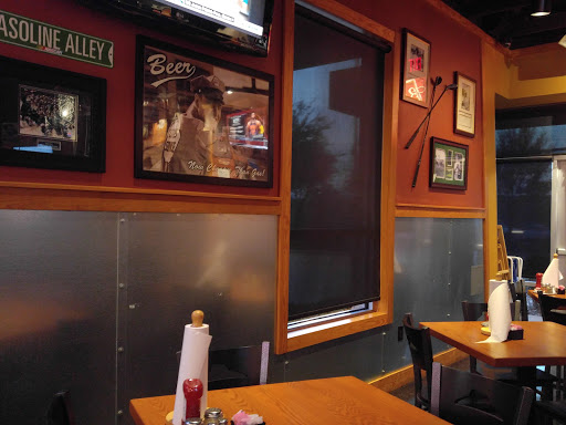 Pizza Restaurant «Pizza Hut», reviews and photos, 117 TX-114, Roanoke, TX 76262, USA