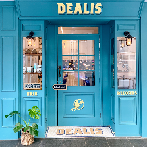 Dealis Hair & Records logo