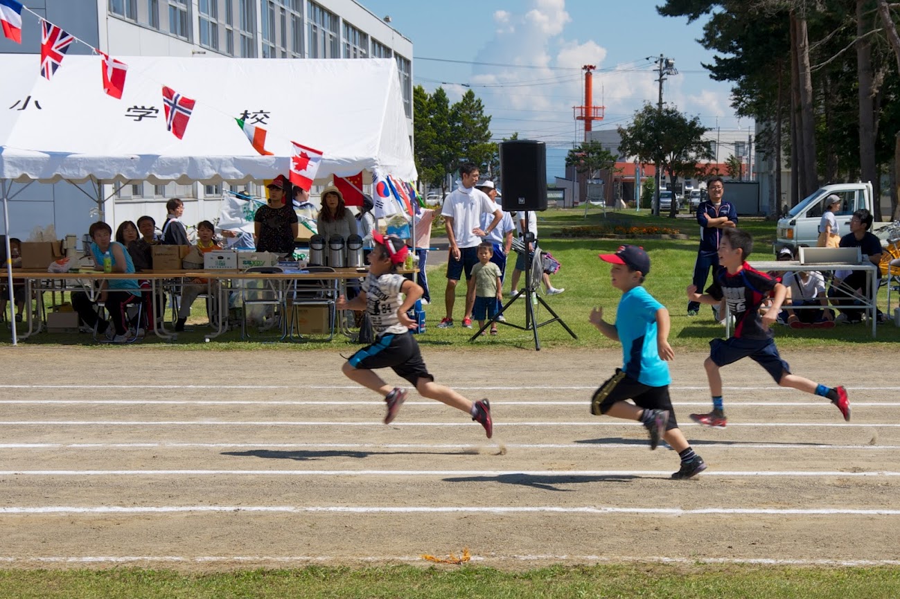 ５０m・１００m：小中学生・大人よる競走