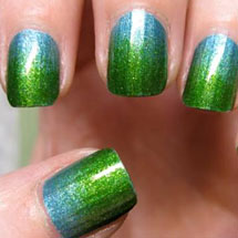 Unhas ombre verde e azul