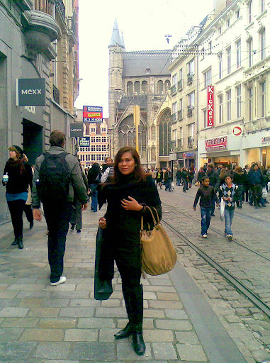 TRAVEL AND LIFESTYLE DIARIES - : Shopping in Ghent, Belgium