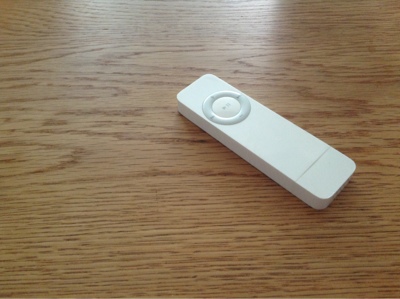 OzHits.blogger: 第1世代のiPod shuffleが押入れから出てきた話