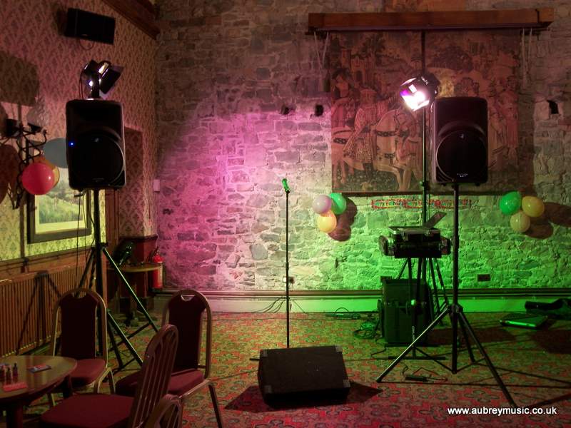 Aubrey the singer: Stage lighting - Turn your gig into a show!