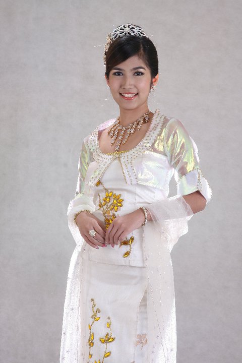 Pwint K Khine (or) Maw Phu Maung in Beautiful Myanmar Fashion Dresses