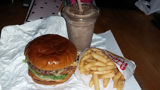 Hamburger Restaurant «Burger Bull», reviews and photos, 5736 N Elston Ave, Chicago, IL 60646, USA