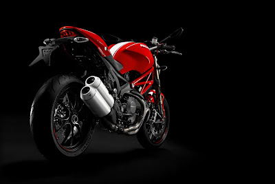 Ducati_Monster_1100_EVO_2011_1620x1080_Rear_Angle_01