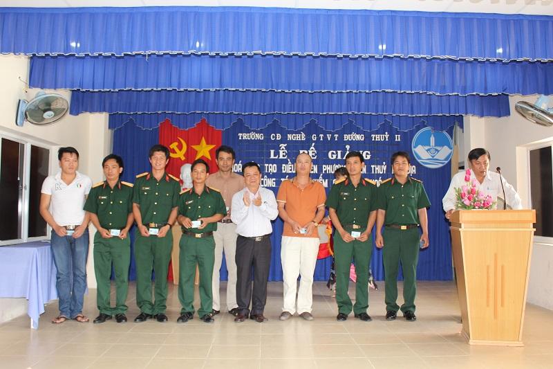 D:\Le be giang lop TKCN khoa 41-2015\IMG_8573.jpg