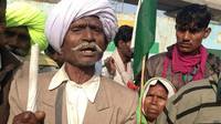 'FORUM: गटिया राम किसान हैं. वो कहते हैं कि सरकारों ने ज़मीन का ठीक मुआवज़ा नहीं दिया है. भूमि अधिग्रणह विधेयक पर क्या राय है आपकी. http://bbc.in/1DMqdrD'