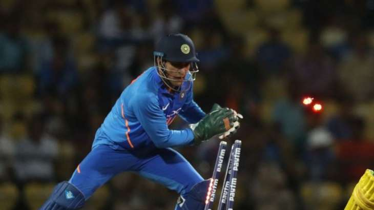 Fastest Wicketkeeper In The World - Dhoni