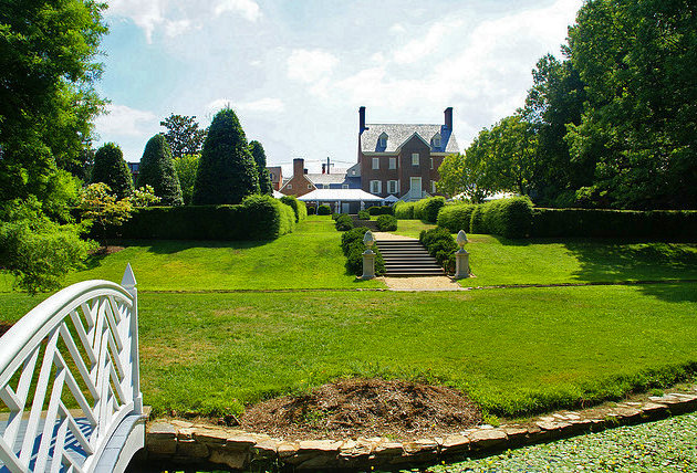 http://www.planetware.com/photos-large/USMD/maryland-annapolis-william-paca-house-and-garden.jpg