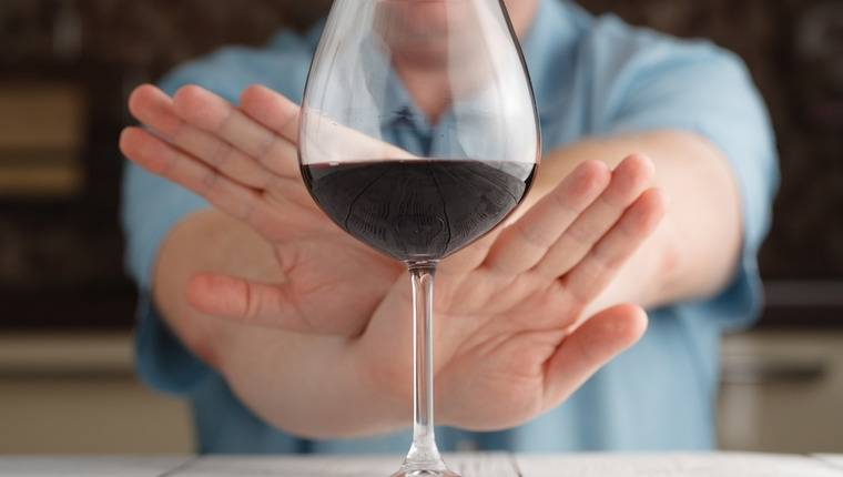 Как бороться с алкогольной зависимостью дома?