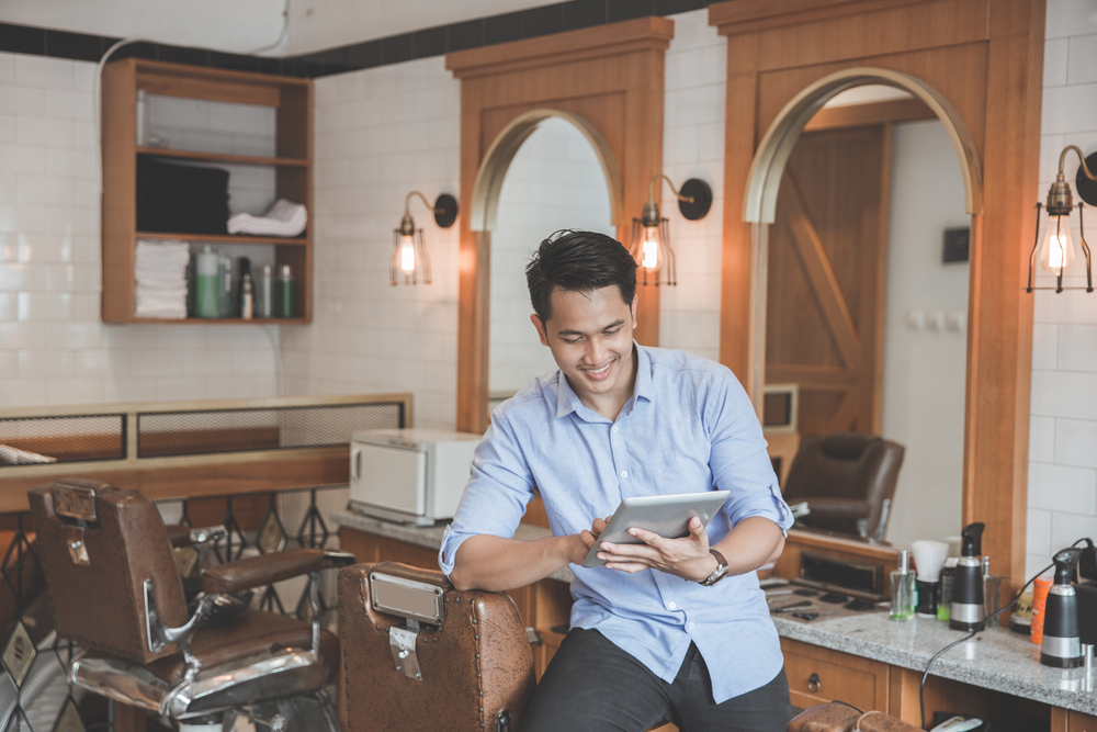 Sistem POS sangat memudahkan operasional barbershop.