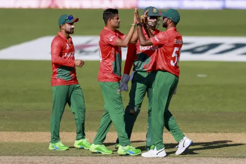 Nasum Ahmed celebrates with teammates after dismissing Babar Azam