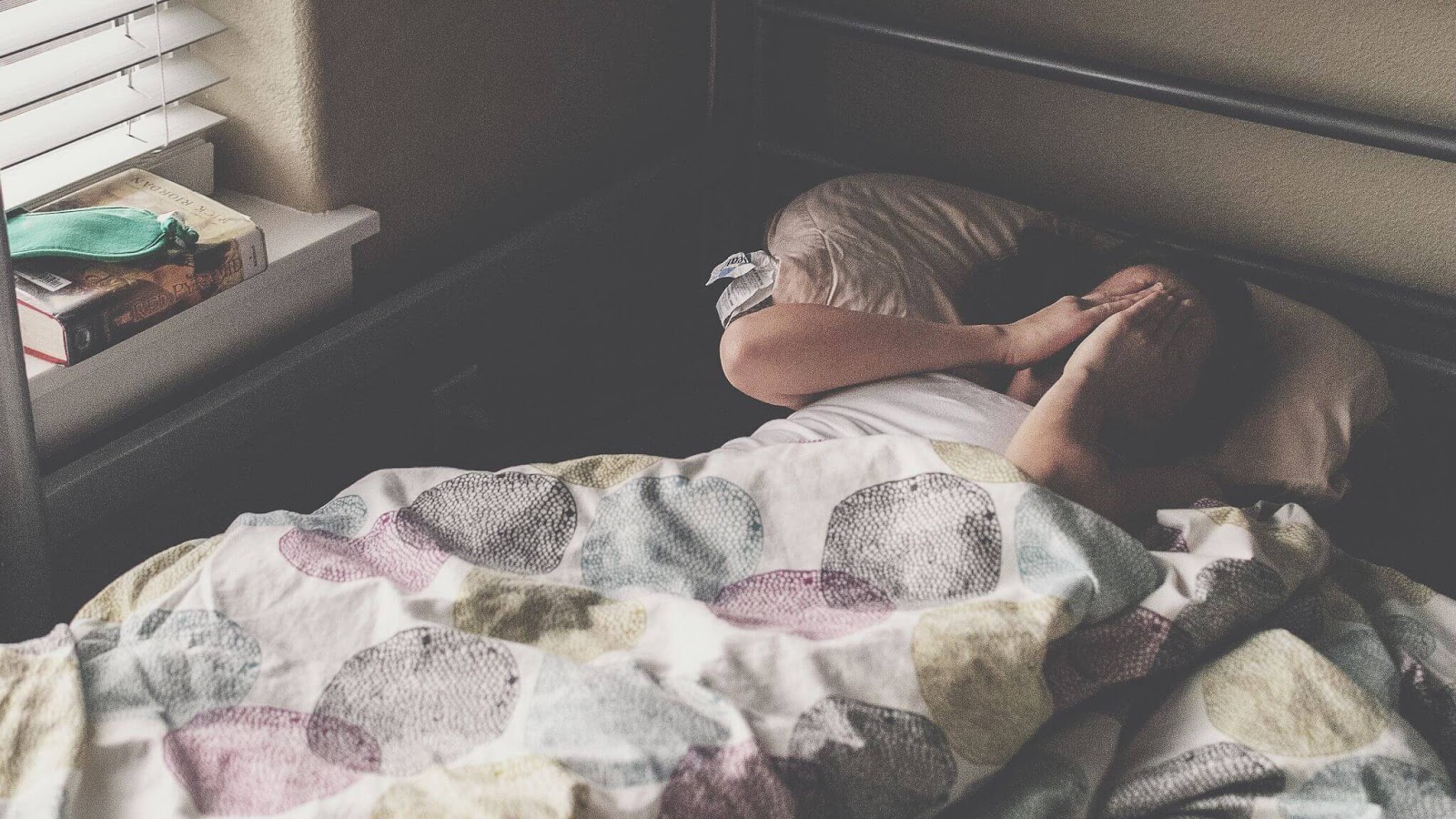 Nằm ngửa cũng có thể gây ra cảm giác không thoải mái và khó khăn với một số người
