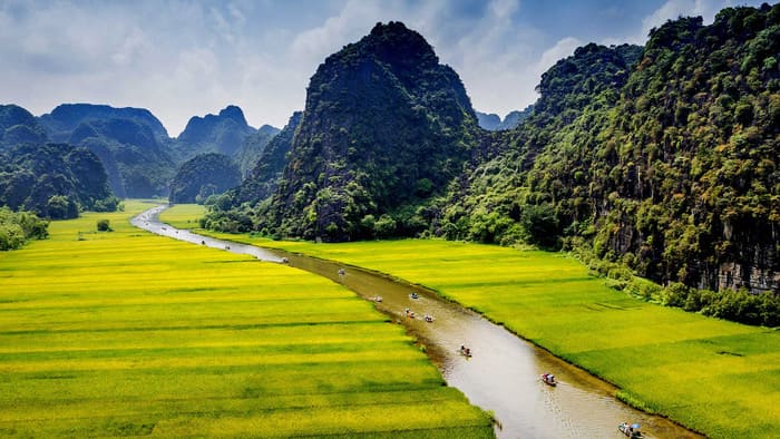Tour du lịch free & easy Ninh Bình - Tam Cốc - Bích Động được mệnh danh là địa điểm du lịch hấp dẫn nhất Ninh Bình