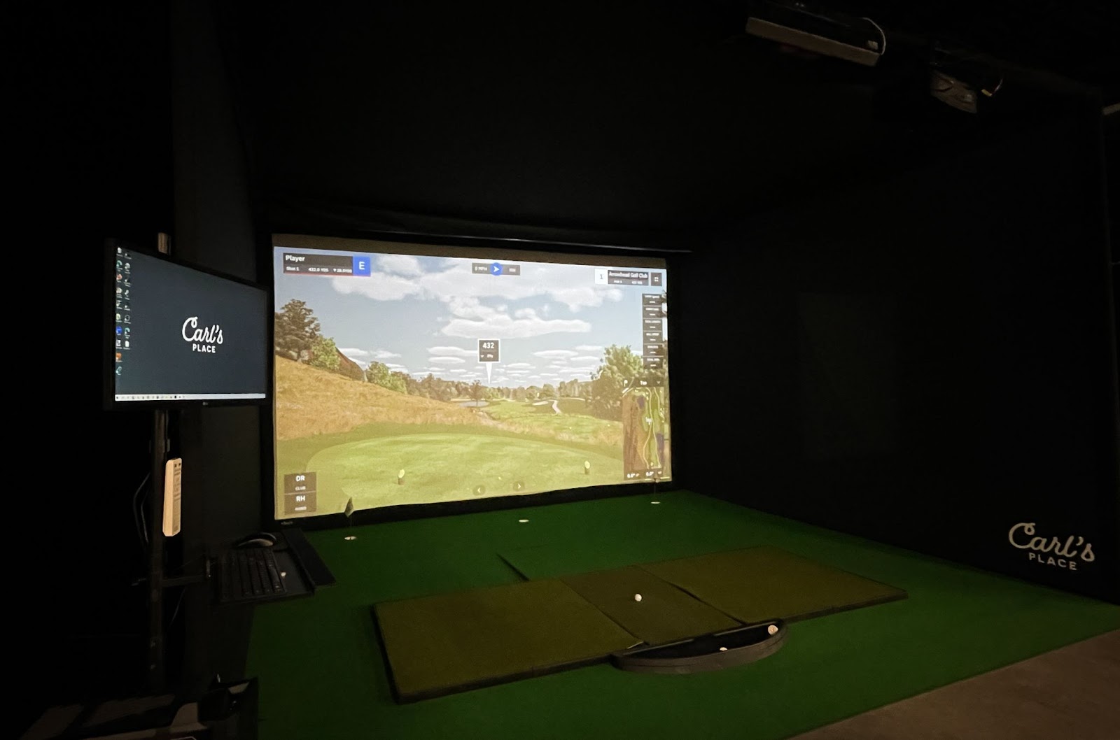 High-definition 4K golf simulator