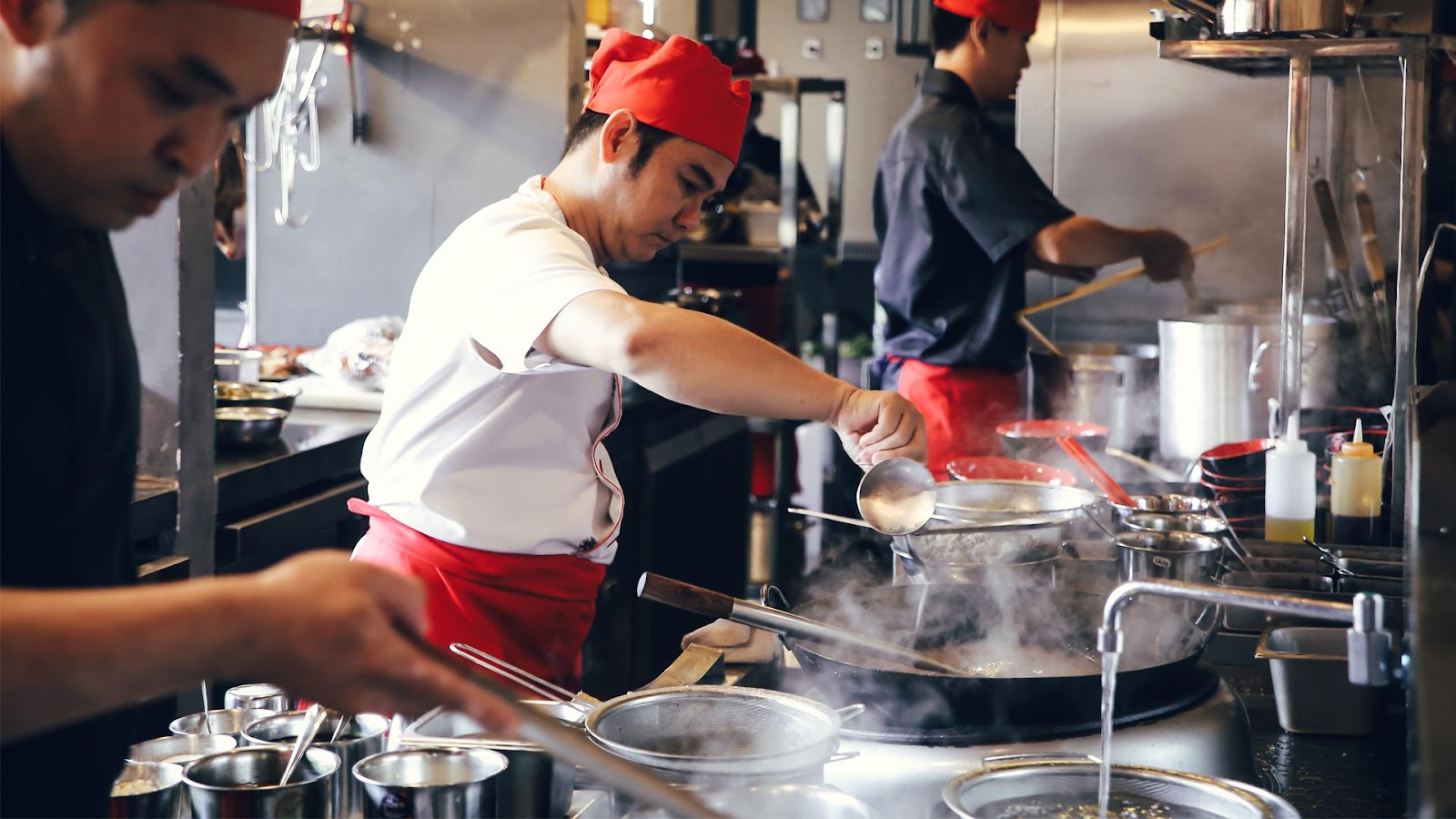 Đầu bếp San Fu Lou đang chế biến món ăn