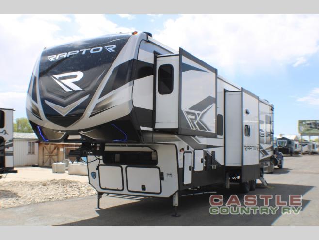 Find more toy hauler fifth wheels for sale at Castle Country RV today.