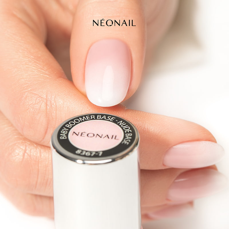 Baza hybrydowa Nude Base na paznokciach zamiast manicure hybrydowego