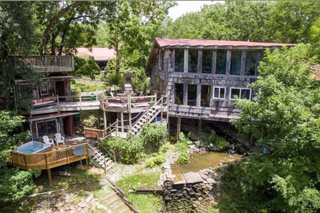 The Kelly's Jubilee Stunning Treehouse Mansion - The Best Luxury Treehouse Getaway for Families and Groups in Tennessee