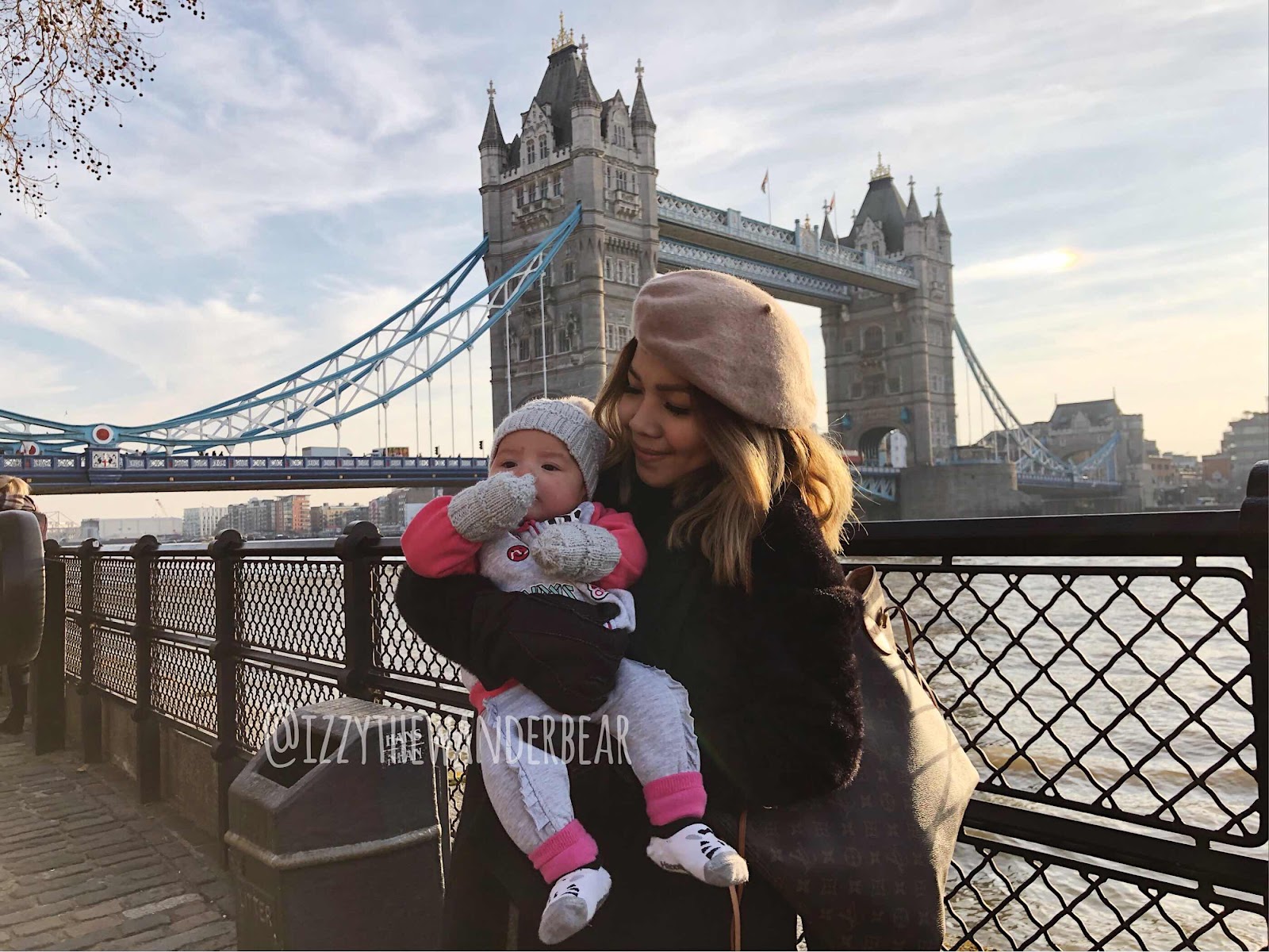 Izzy the Wander Bear : Tower Bridge, London