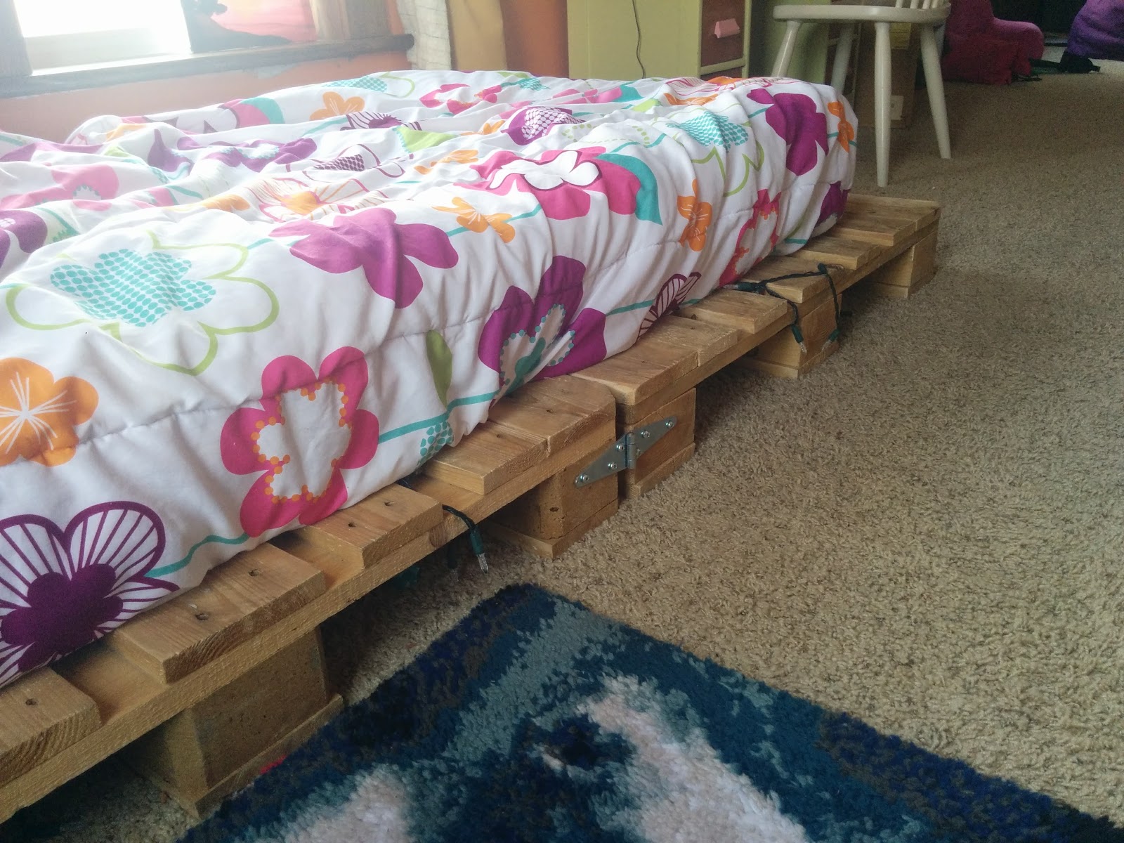 DIY Pallet Bed 3.jpg