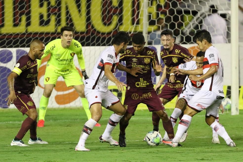 Sport perdeu para o Atlético-GO na última rodada — Foto: Marlon Costa/Pernambuco Press
