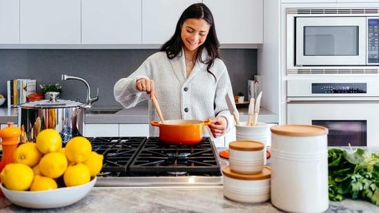 Kitchen hacks: 10 time-saving tips and tricks for cooking like a pro |  Hindustan Times